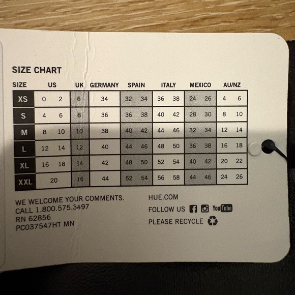 Hue Flatting Fit Tummy Control Faux Leather Shiny Cropped Flares NWT in Black - Picture 7 of 10